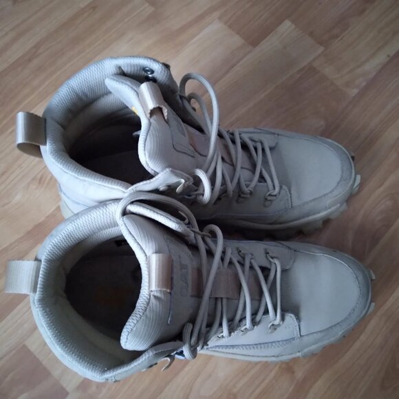 Caterpillar - RARE- Beige Boots - Working/Style/Winter/Spring - Size (9.5) (US)